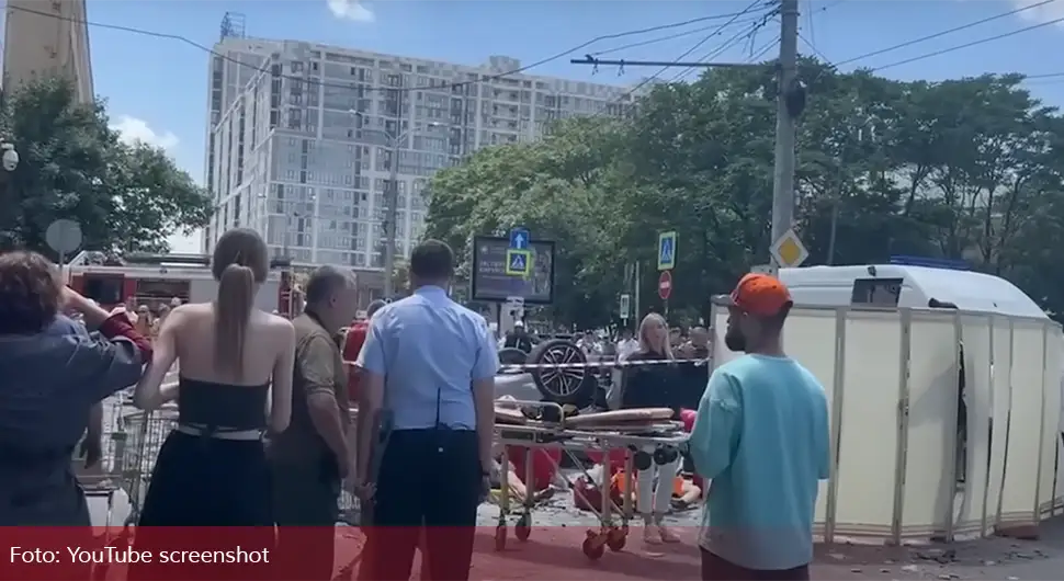 Сви погинули: Бизнисмен слетио са 3. спрата тржног центра, у ауту били трудна љубавница и њен син