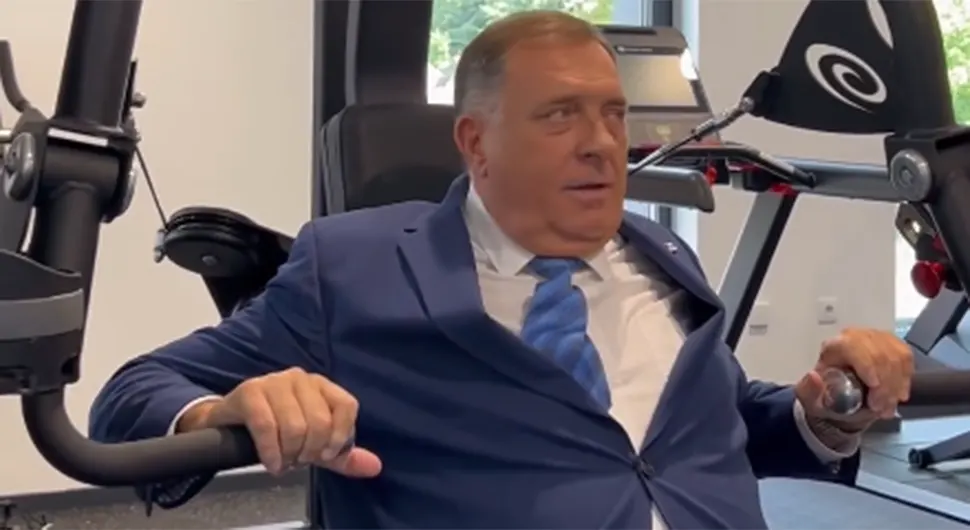 Koliko si stavio, 100 kila: Dodik isprobao sprave za vježbanje