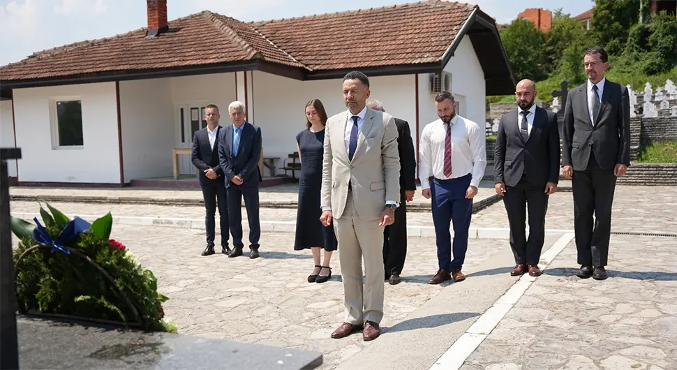 Канцеларија ЕУ у БиХ за АТВ: У Братунцу смо одали почаст невиним цивилима