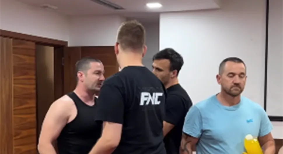 Хаос уочи FNC 18 у Бањалуци: Ицко напао Јаничића на вагању
