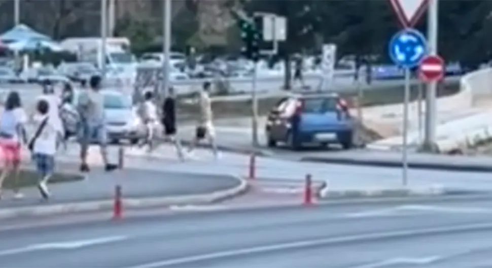 Ušao u kontra smjer u banjalučkom kružnom toku pa krug završio na trotoaru