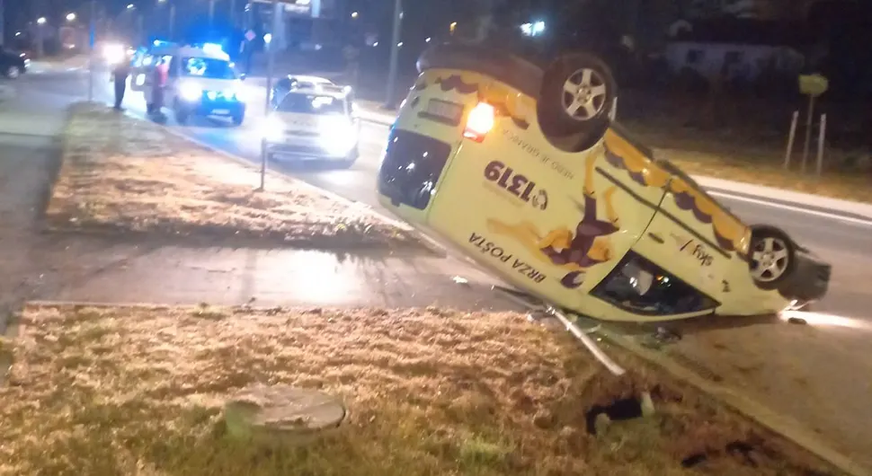 Migrant ukrao vozilo brze pošte, pa ga prevrnuo na krov?