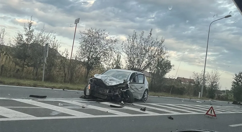 Незгода у бањалучком насељу: Сударили се камион и два голфа