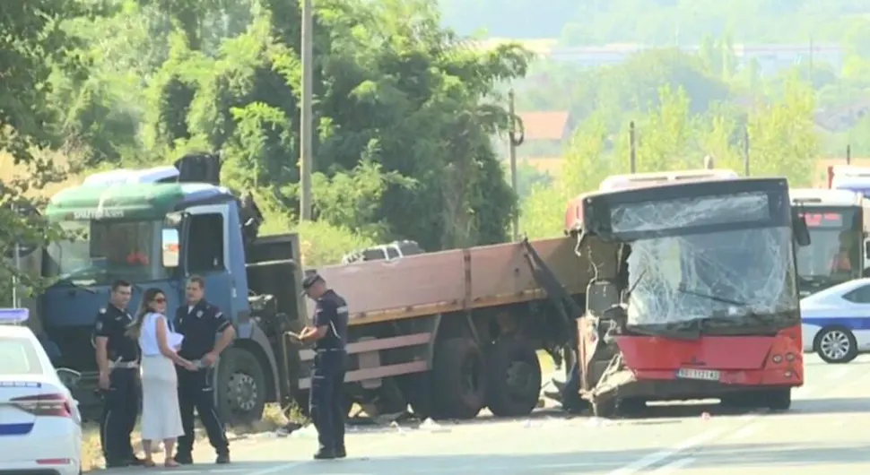 Vozač kamiona ispričao šta se desilo sekund prije udesa sa autobusom