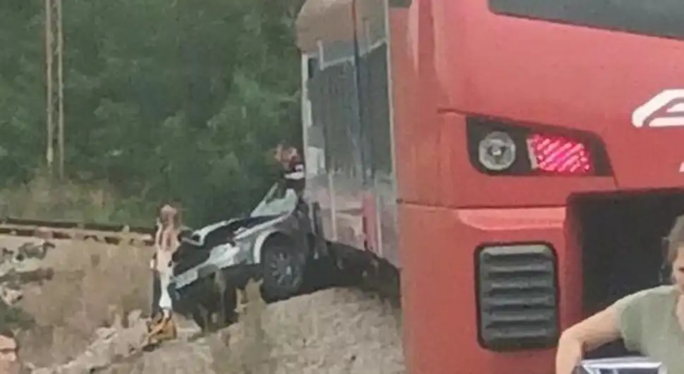 Дачић о језивој несрећи у којој је погинуло двоје дjеце и возач