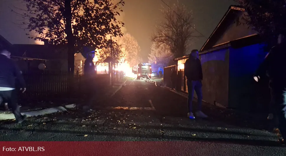 Veliki požar u Lazarevu - Na terenu vatrogasci, policija i Hitna