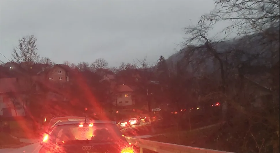 Petoro povrijeđenih u sudaru dva auta