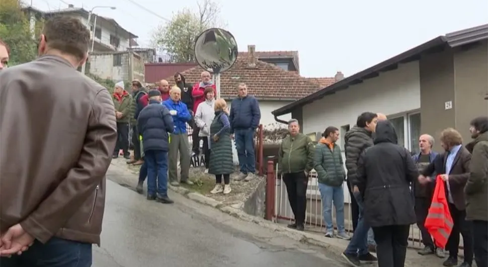 Fekalije teku banjalučkom ulicom, mještani u strahu