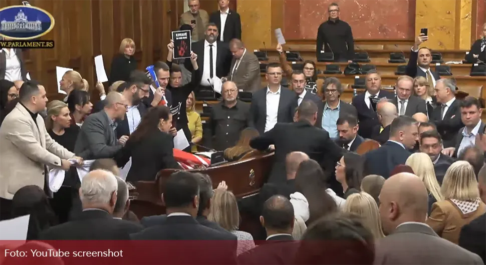 Туча у Скупштини Србије!