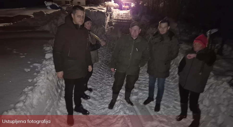 Велика борба са снијегом према Доњој Шњеготини: На терену и начелник Челинца