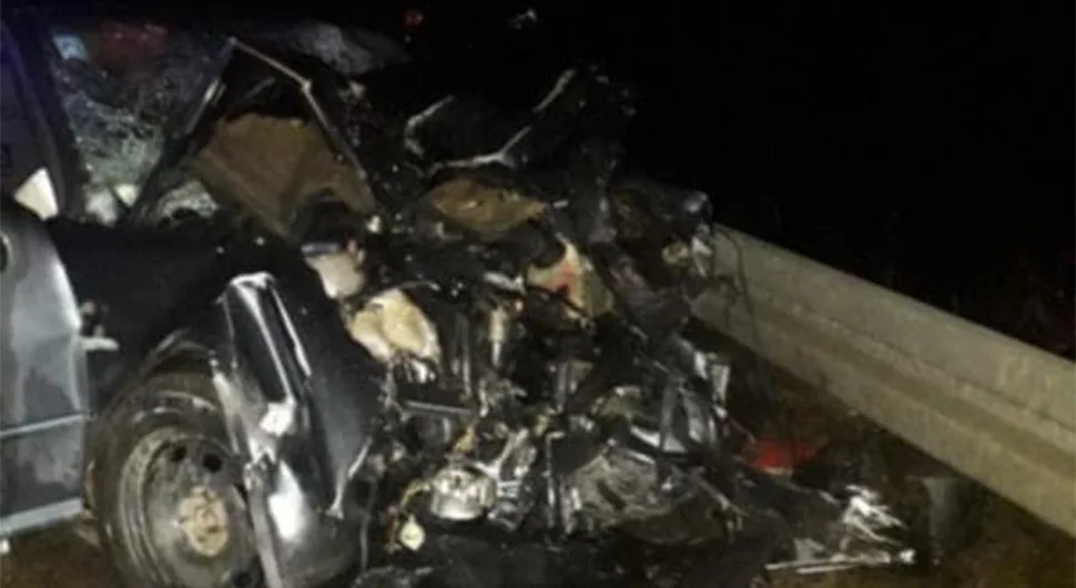 Golf smrskan do neprepoznatljivosti: Stravične fotografije automobila u kojem je nastradao Еmin