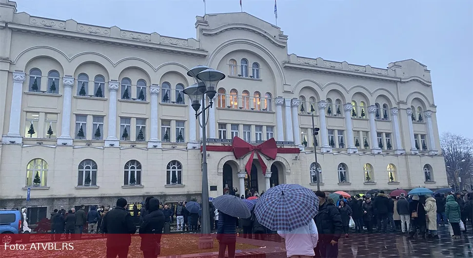 'Protest prop'o': Nekolicina 'natjeranih' na Stanivukovićevom protestu