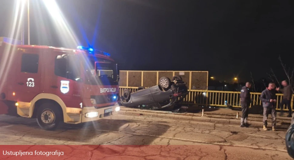 Тежак удес у Бањалуци: Ауто на крову, једно лице повријеђено