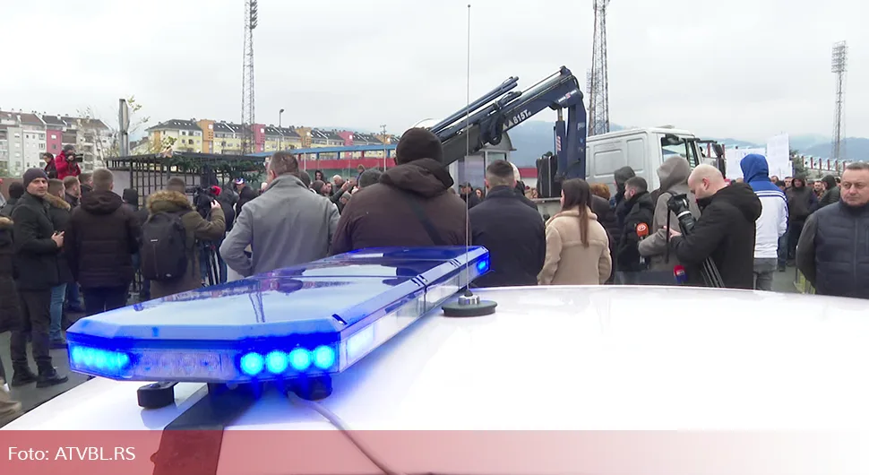 Bahato okupljanje ugrozilo bezbjednost u centru grada: Oglasila se banjalučka policija