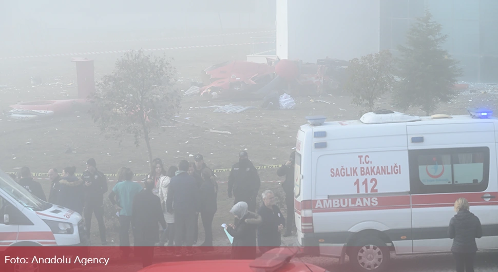 Појавио се снимак хеликоптера који је пао на зграду болнице у Турској