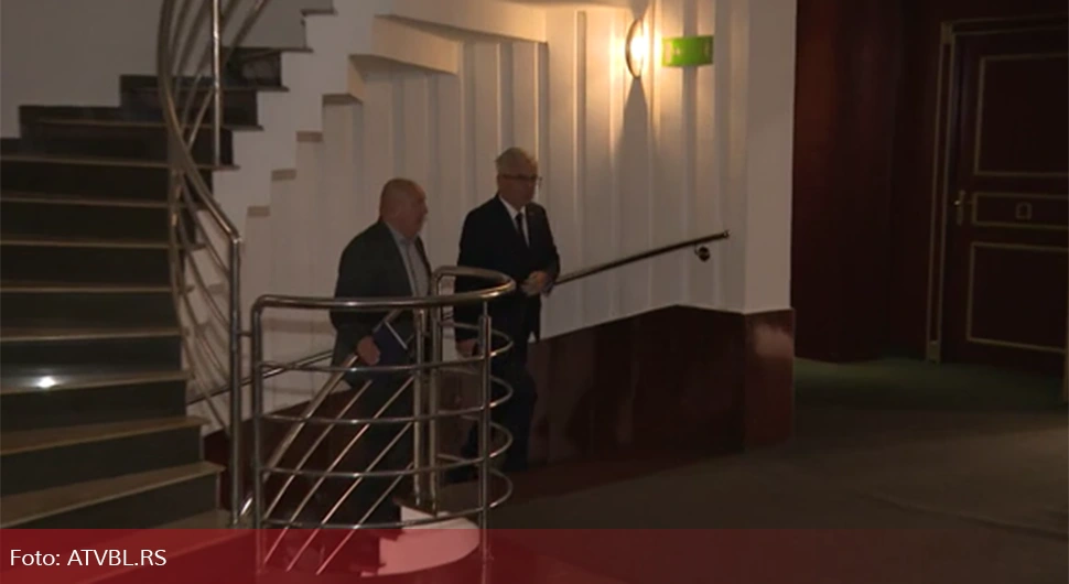 Osipanju Demosa ne nazire se kraj