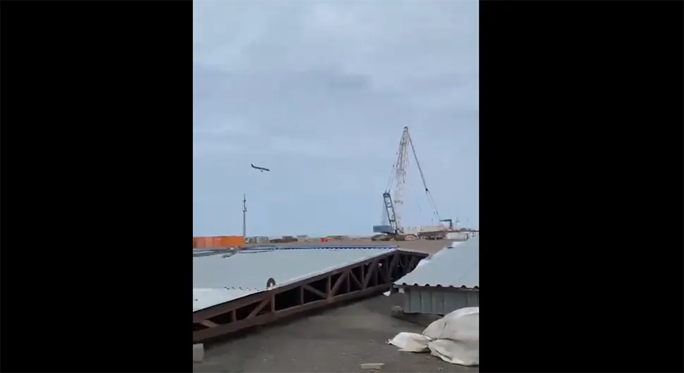 Objavljen jeziv snimak pada putničkog aviona!