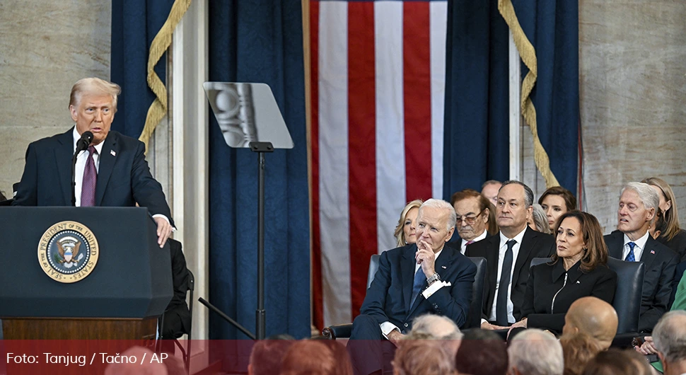 Трамп након полагања заклетве ''боцнуо'' Бајдена