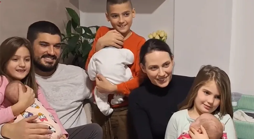 Јелена родила сина, па близнакиње и онда тројке: 'Мало је гужва, али дјеца су добра'