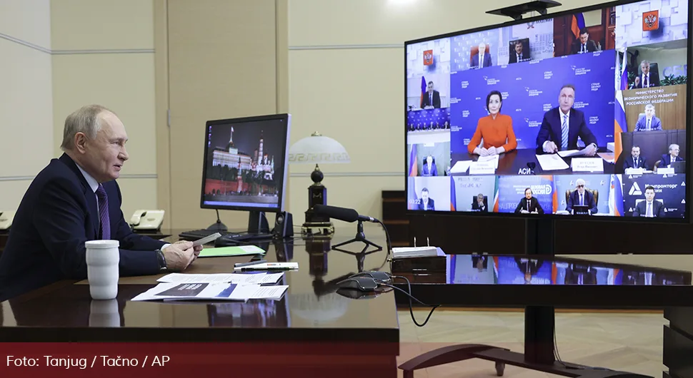 Потврђено из Кремља: Ево због чијег позива је Путин прекинуо конференцију