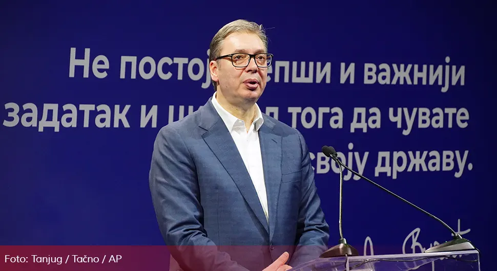 Огласио се Вучић након напада на Селаковића