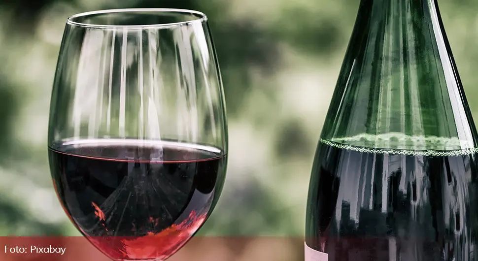 Samo dvije čaše vina sadrže više kalorija od hamburgera