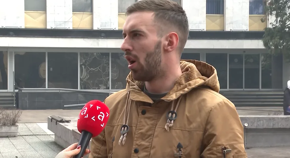 Грађани ноћ провели пред Народном скупштином: 'Ово је најмање што можемо'