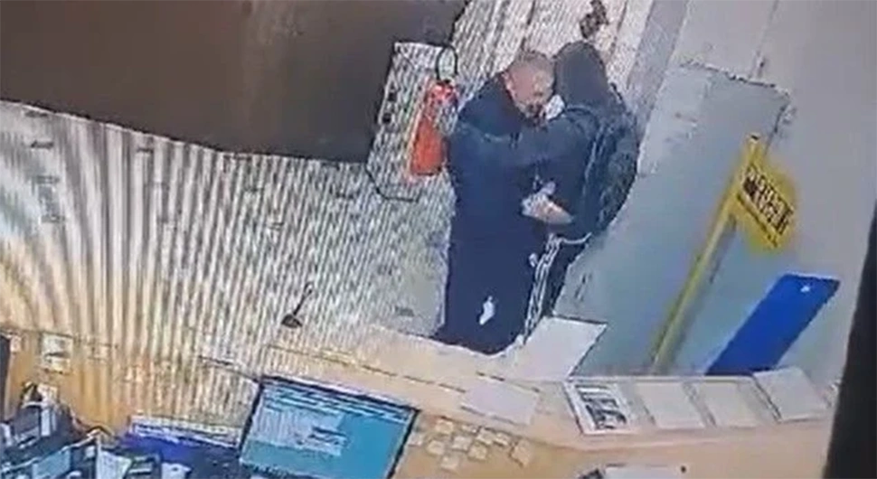 Објављен снимак пљачке банке у Мостару: Погледајте огромну храброст радника