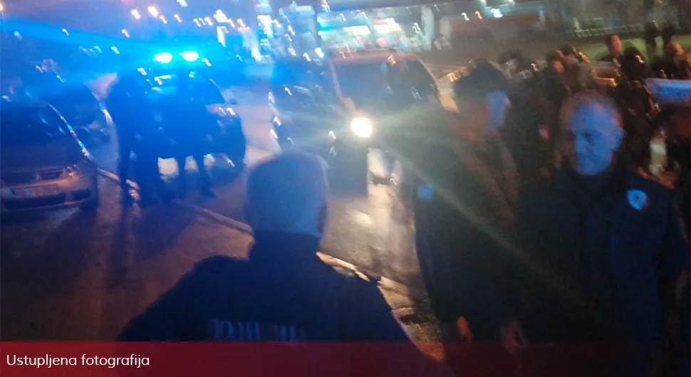 Spriječen sukob navijača Olimpije i Borca, oduzete drvene palice