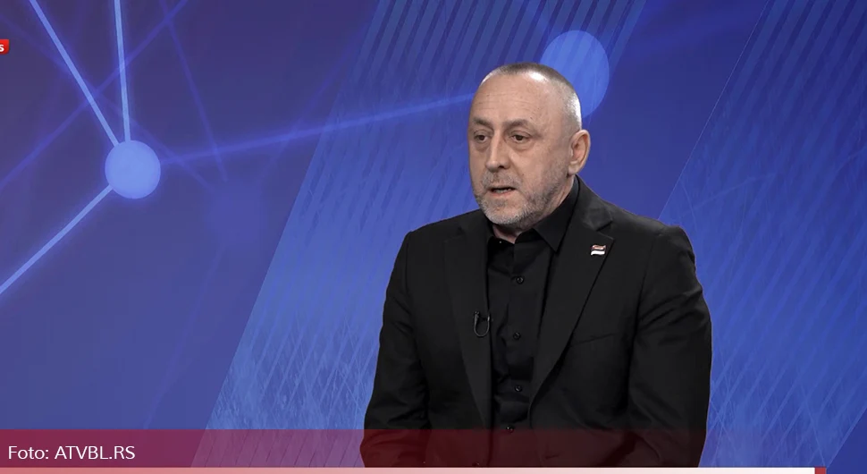 Министар Данијел Егић у болници