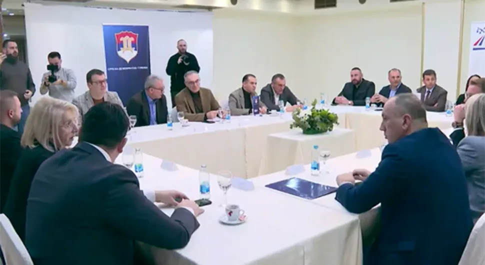 Opozicija ponovo ujedinjena u izdaji Srpske, njenih institucija i srpskog naroda