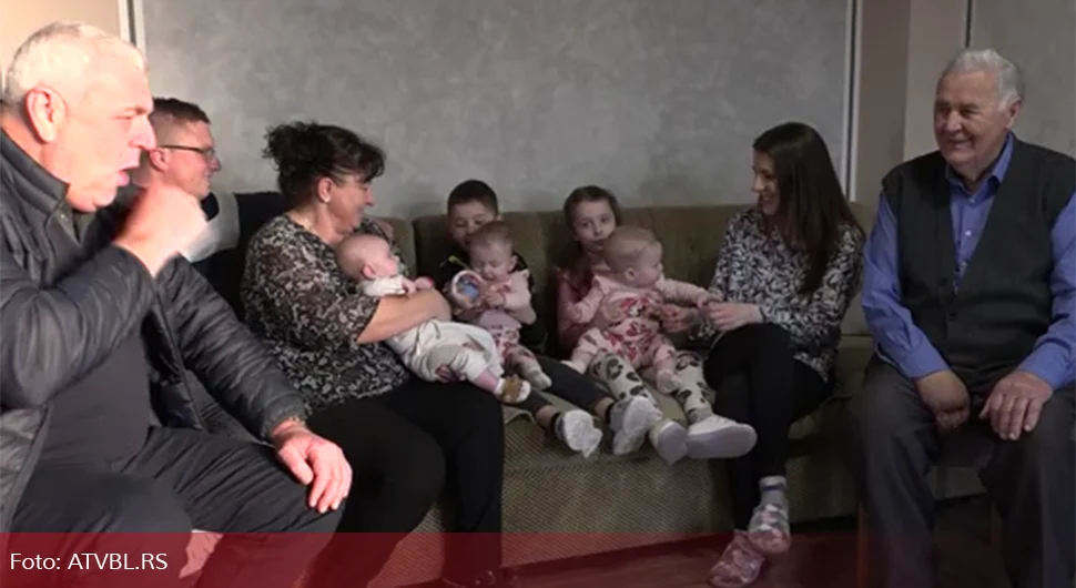 Два пара близанаца и четири генерације испод истог крова