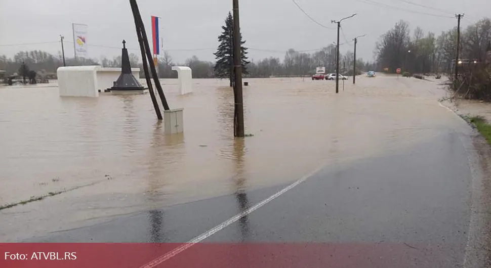 Otežan saobraćaj Gradiška-Kozarska Dubica zbog izlivanja rijeke