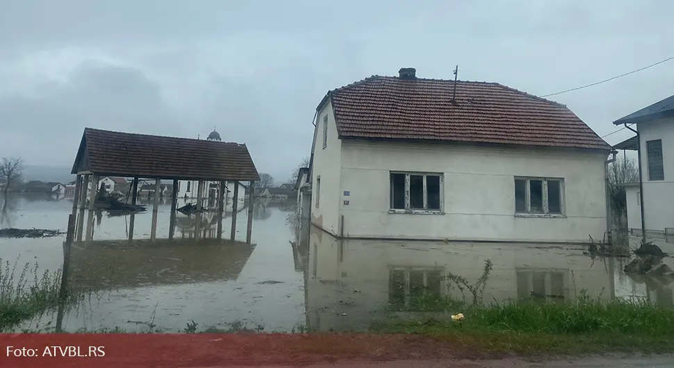 Veći dio prijedorskog naselja Gomjenica pod vodom