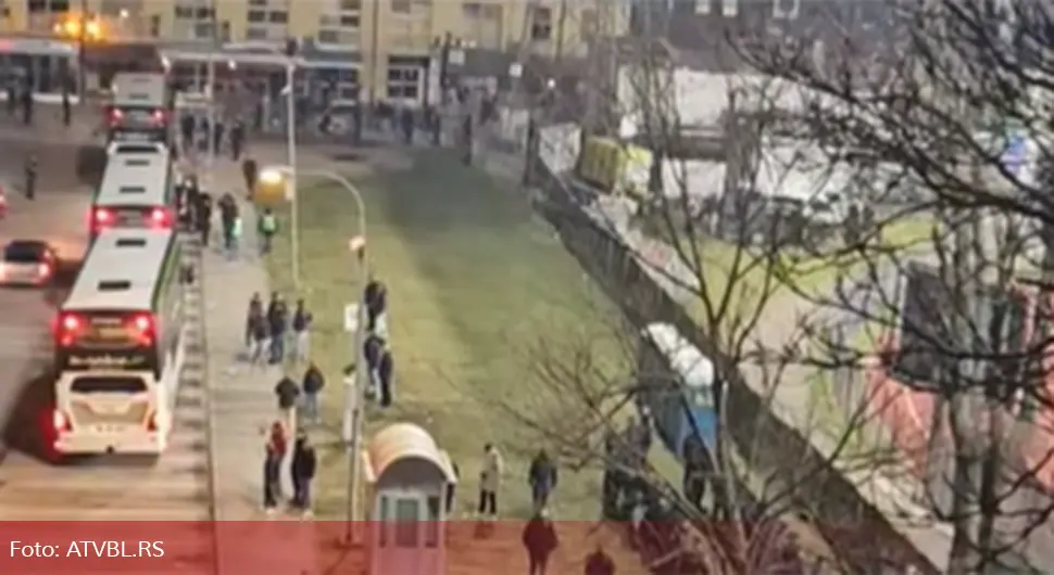 Погледајте долазак аустријских навијача на Градски стадион
