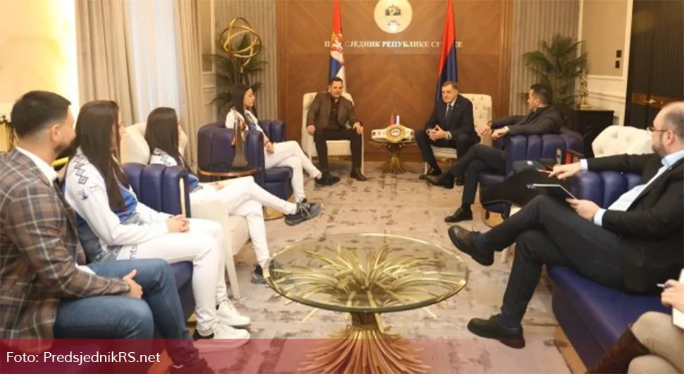Предсједник Додик уприличио пријем за освајачице медаља и делегацију Боксерског савеза Србије