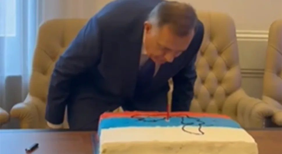 Predsjednik Dodik: Uz rođendansku tortu započeo sam radni dan u Kabinetu
