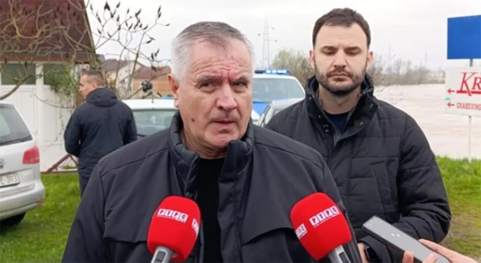 Višković obišao poplavljeno područje: Vlada će pomoći Prijedoru za sanaciju štete