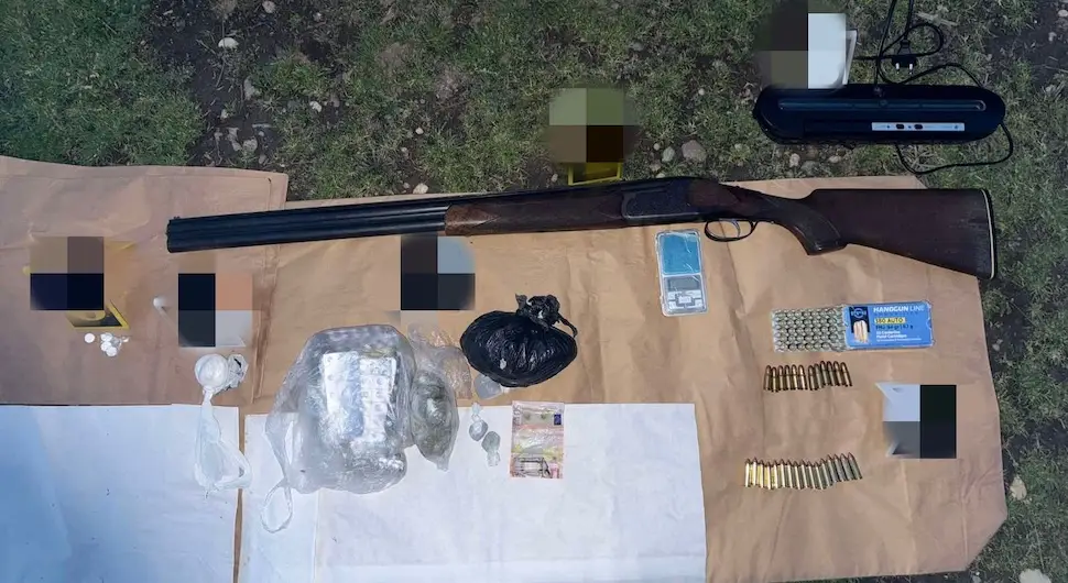 Uhapšen Bijeljinac, oduzeti mu droga i oružje