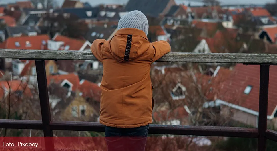 Dječak (4) pao sa petog sprata zgrade: Zadobio teške povrede, jedna stvar mu je spasila život