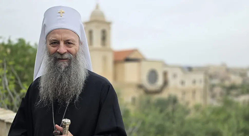 Patrijarh Porfirije u Pećkoj patrijaršiji služio večernje bogosluženje sa iznošenjem plaštanice