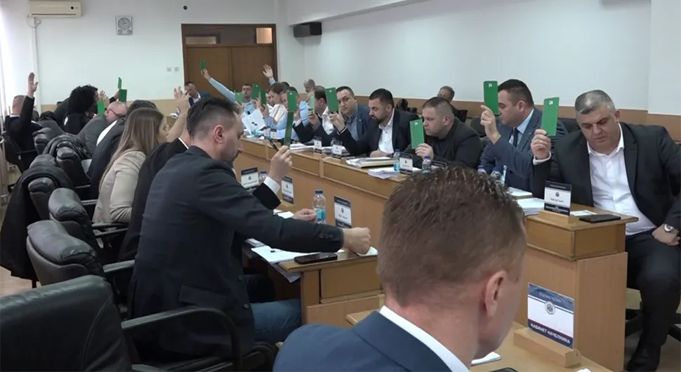 СНСД Теслић: Миличевић не престаје са уцјенама и притисцима на одборнике