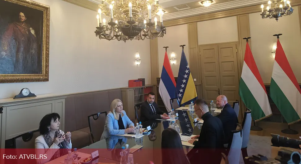 Састанак двије делегације предвођене Цвијановићевом и Сијартом