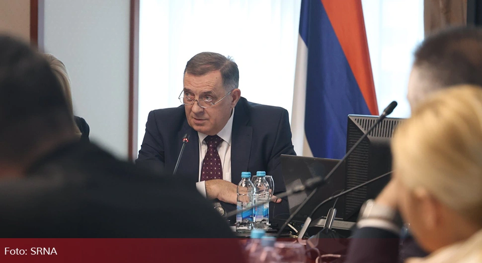 Додик: Шмитове одлуке не важе у Српској, странци слушају муслимане