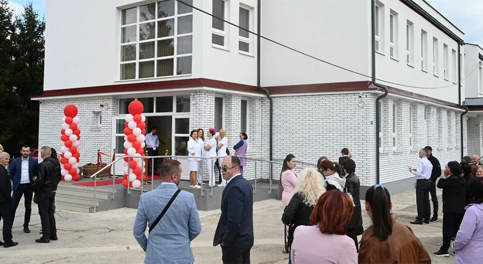 Свечано отворена нова амбуланта у Трну