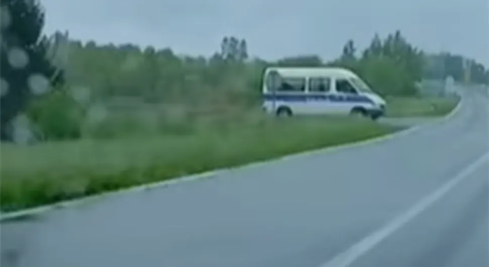 Ово има само на Балкану: Погледајте шта се налази у комбију хрватске полиције