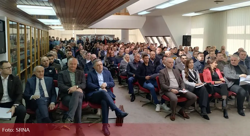 Јавна расправа: Нови устав одразиће се врло позитивно на развој Српске