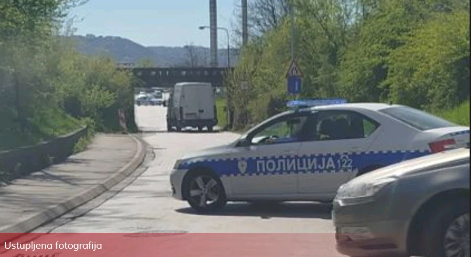 Ponovo nezgoda kod Incela: Kombi 'zapeo' za nadvožnjak, jedna osoba povrijeđena