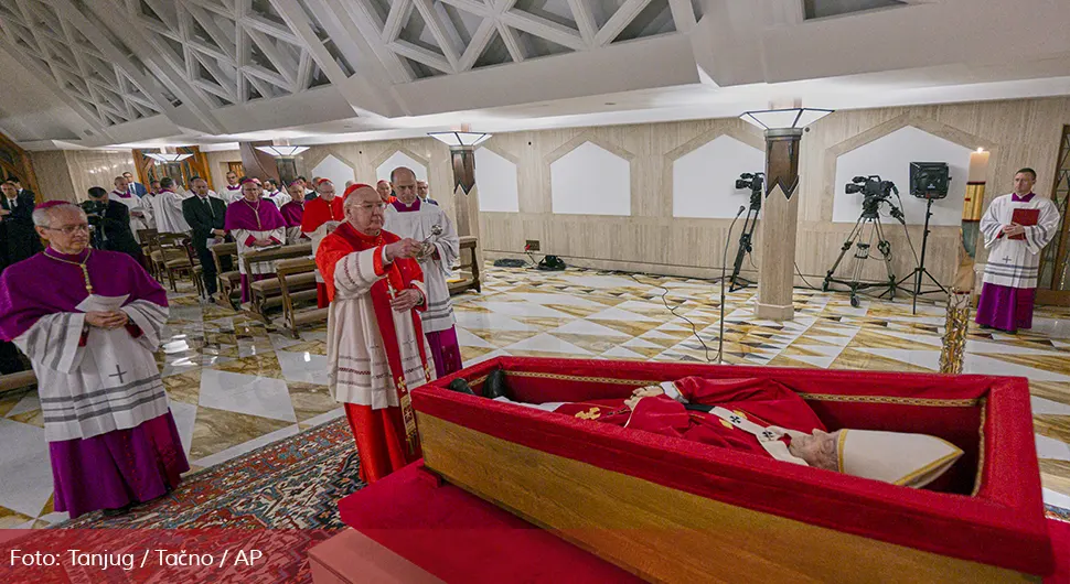 Tijelo pape Franje izloženo u domu svete Marte