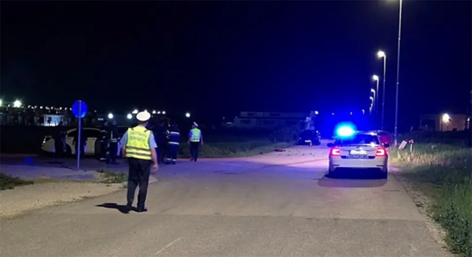 Auto na krovu, vatrogasci izvlačili povrijeđene